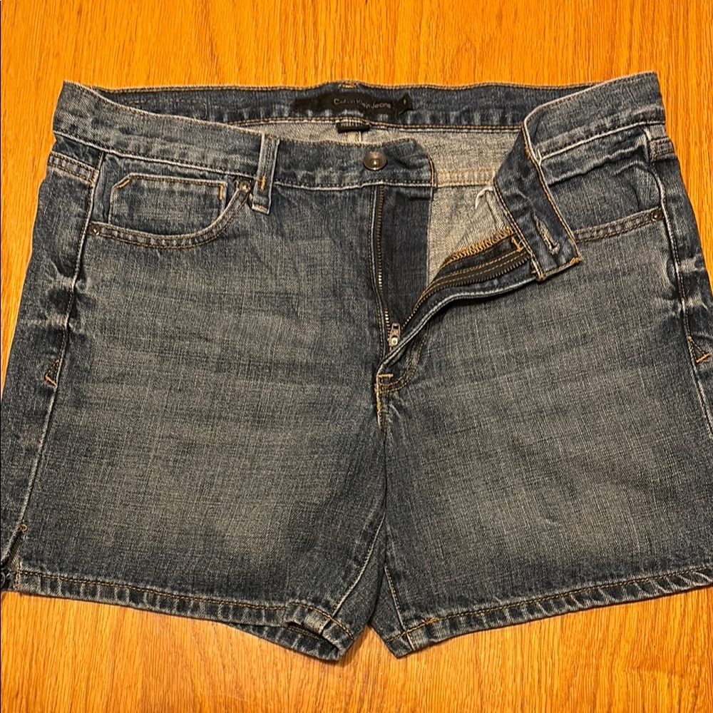 EUC Sz 8 Calvin Klein Women's Dark Blue Jean Shorts